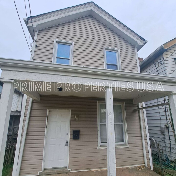 807 Leech St in McKeesport, PA - Building Photo