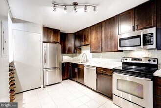 1077 30th St NW in Washington, DC - Building Photo - Building Photo
