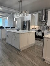 1 Beach Dr SE in St. Petersburg, FL - Foto de edificio - Building Photo