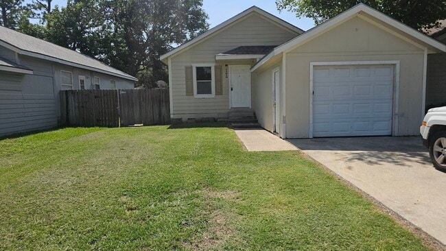 11919 Kingslake Forest Dr in Houston, TX - Building Photo - Building Photo