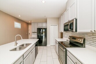 11853 Brighton Knoll Loop in Riverview, FL - Foto de edificio - Building Photo