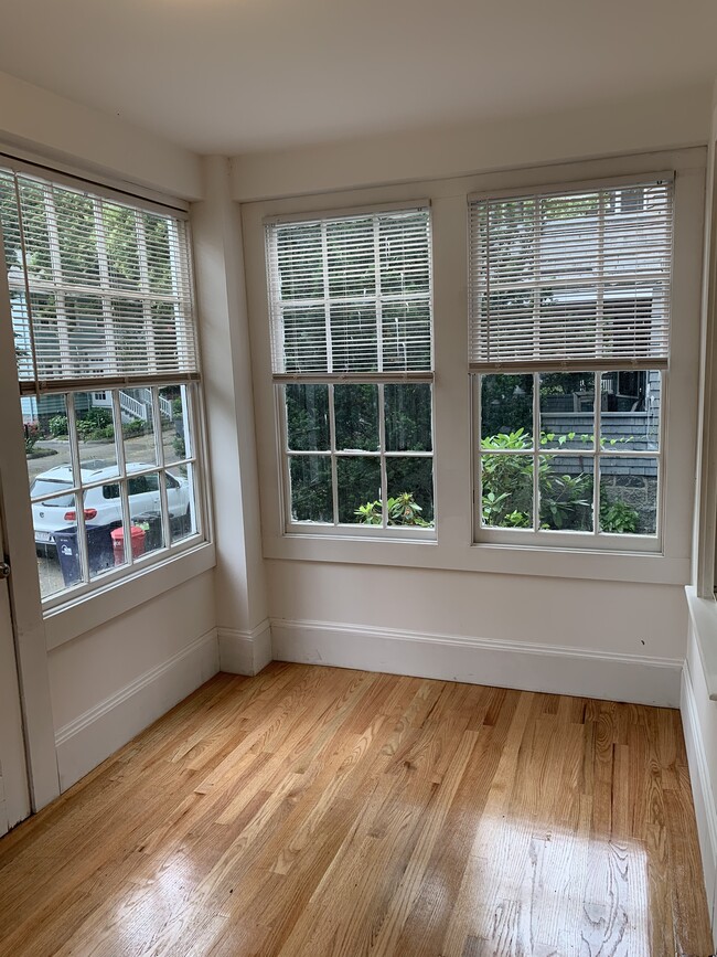 21 Moraine St, Unit 21 in Boston, MA - Foto de edificio - Building Photo