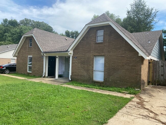 6421 Oak Park Dr in Memphis, TN - Building Photo - Building Photo