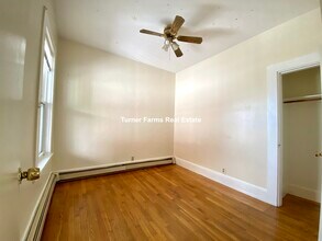 96 E Cottage St, Unit 3 in Boston, MA - Building Photo - Building Photo