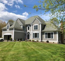 5 Jenny Rdg in Monroe, CT - Building Photo