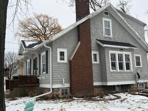 818 N Van Buren St, Unit lower in Green Bay, WI - Building Photo - Building Photo