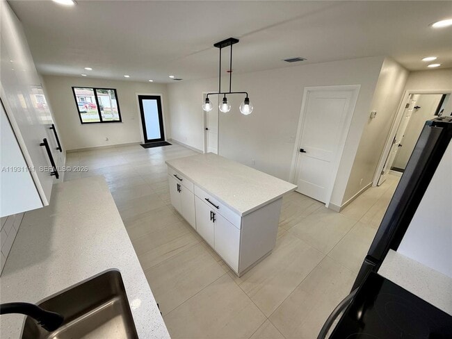 800 Jann Ave in Opa Locka, FL - Foto de edificio - Building Photo