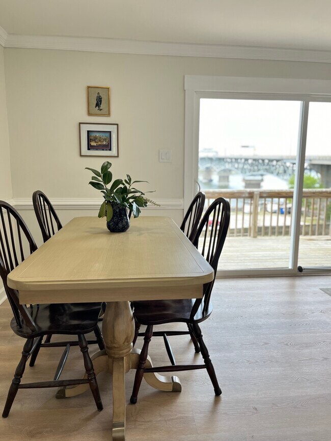 207 Ambler St in Yorktown, VA - Foto de edificio - Building Photo