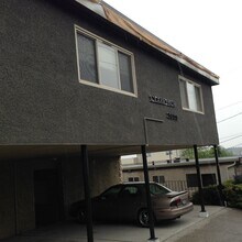 3655 13th Ave W, Unit Unit 4 in Seattle, WA - Building Photo - Building Photo