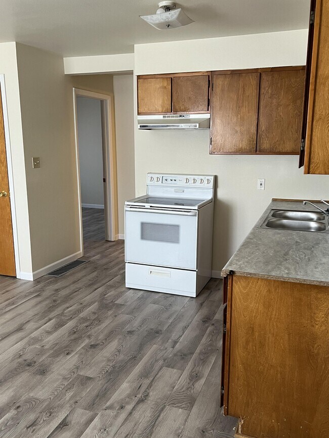 206 S Clayton St in Brush, CO - Building Photo - Building Photo
