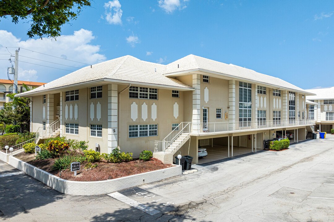 Atlantic Cloisters in Boca Raton, FL - Building Photo