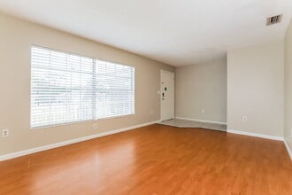 2483 Amherst Ave in Spring Hill, FL - Foto de edificio - Building Photo