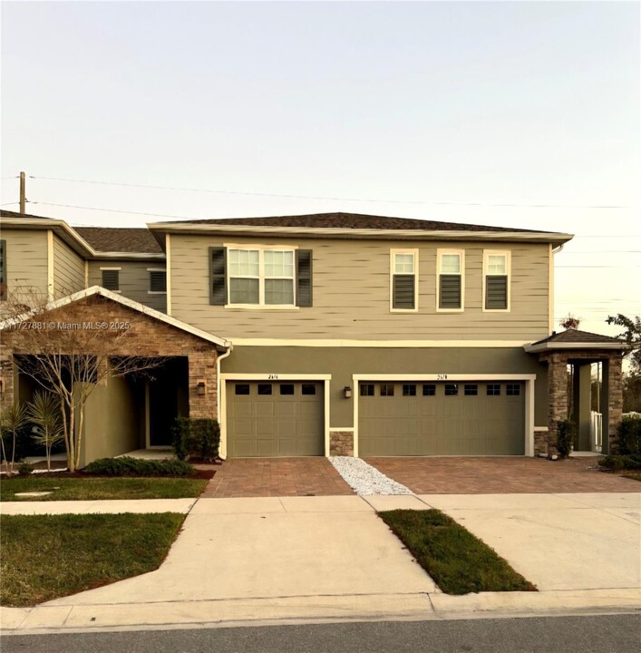 2676 Pleasant Cypress Cir in Kissimmee, FL - Building Photo