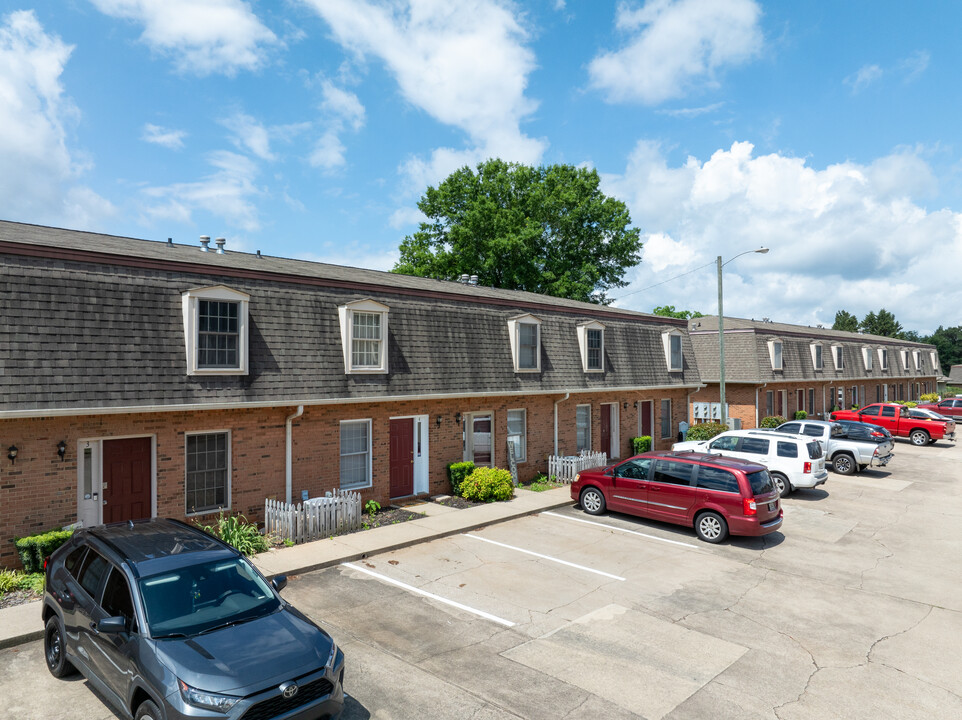 Oak Ridge Condominiums in Oakwood, GA - Building Photo