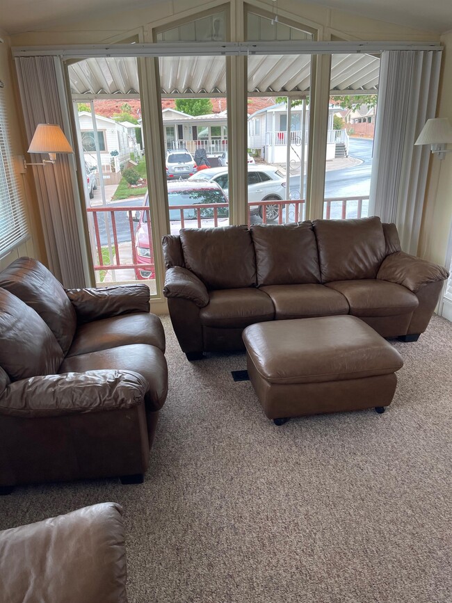 1150 W Red Hills Pkwy