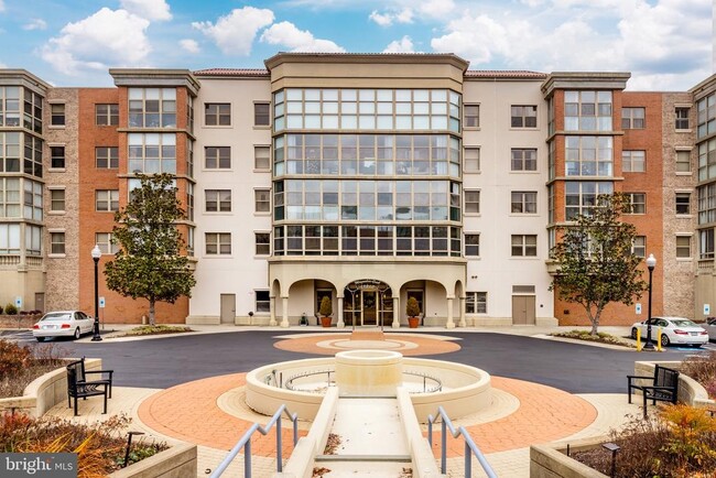 19360 Magnolia Grove Square-Unit -310 in Leesburg, VA - Foto de edificio - Building Photo