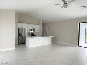 702 Kismet Pkwy E in Cape Coral, FL - Building Photo - Building Photo