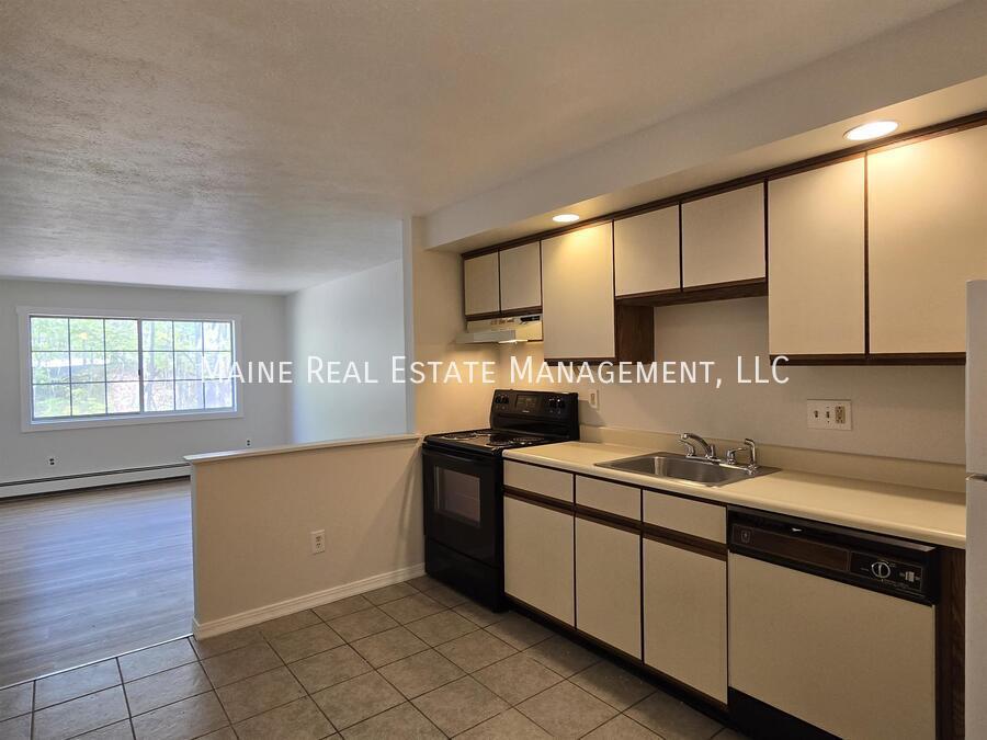 20 Tall Pines Dr in Lewiston, ME - Building Photo