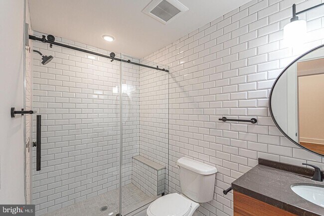 1211 Bainbridge St-Unit -UNIT 4D in Philadelphia, PA - Building Photo - Building Photo
