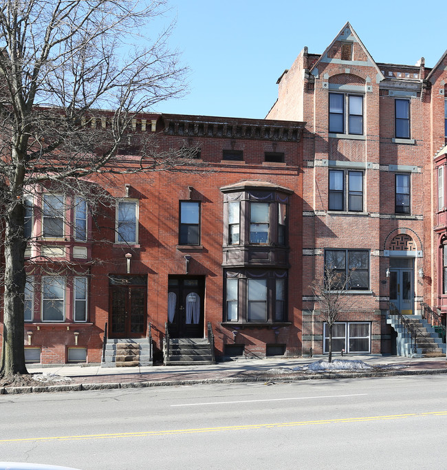 564 Madison Ave in Albany, NY - Foto de edificio - Building Photo