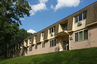 Shoreview Apartments in Ann Arbor, MI - Building Photo - Building Photo