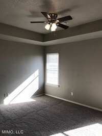 900 Shadowhill St photo'