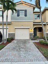 363 NE 194th Ln in Miami, FL - Building Photo