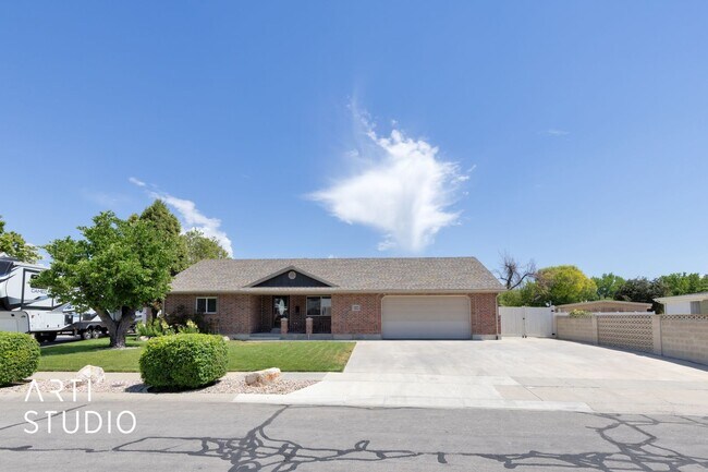 1522 Smiley Dr