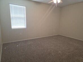 18589 W Smoketree Dr in Surprise, AZ - Foto de edificio - Building Photo