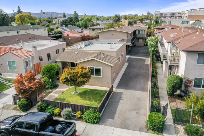 140 Roosevelt Ave in Redwood City, CA - Foto de edificio - Primary Photo