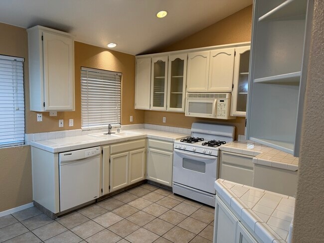 1102 Kirksey Dr in Turlock, CA - Building Photo - Building Photo