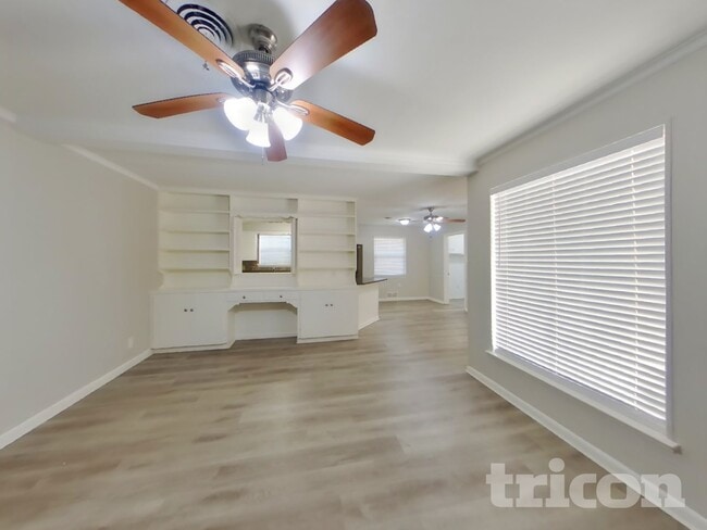 3240 Springwood Ln in Dallas, TX - Building Photo - Building Photo