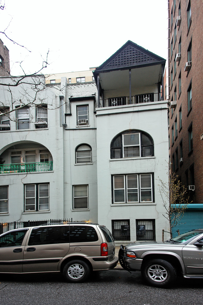 241 W 75th St in New York, NY - Building Photo - Building Photo