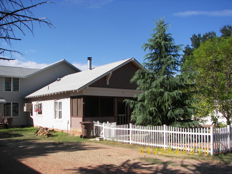 244 E 200 S in Kanab, UT - Building Photo