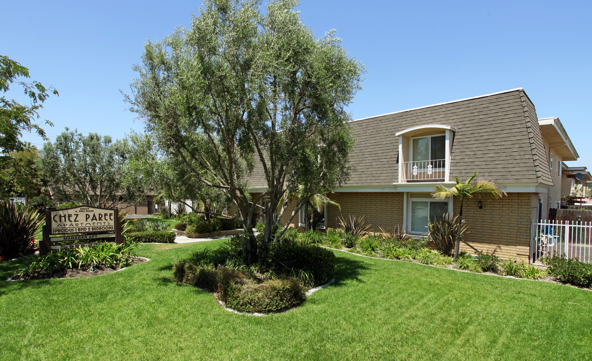 Chez Paree Apartments in Anaheim, CA - Foto de edificio