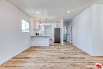 2318 Glover Pl-Unit -Unit 4 in Los Angeles, CA - Building Photo - Building Photo