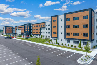 Sterling Center Apartments in Sterling Heights, MI - Foto de edificio - Building Photo