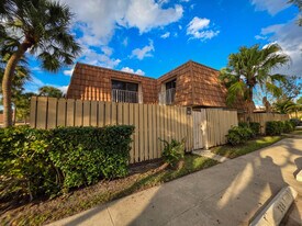 832 Blue Ridge Cir in West Palm Beach, FL - Building Photo