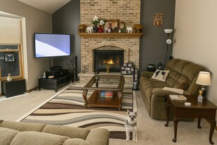 585 Casey Ct in Aurora, IL - Building Photo