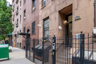 419 W 44th St in New York, NY - Building Photo - Building Photo