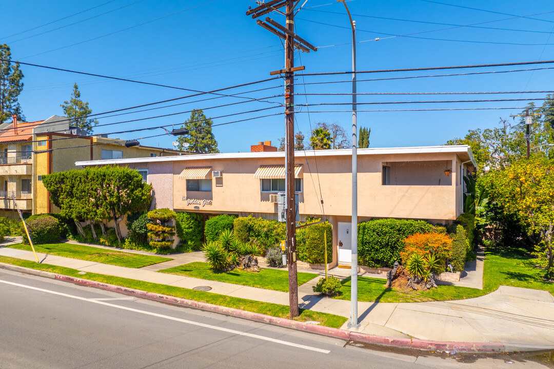 12159 Magnolia in Valley Village, CA - Foto de edificio