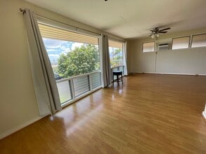 1595 Makamua St in Pearl City, HI - Building Photo - Building Photo