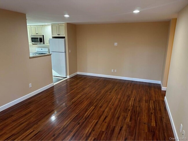 12 Sagamore Hills Dr in Port Jefferson Station, NY - Foto de edificio - Building Photo