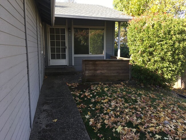 5331 Vly Rdg Dr in Redding, CA - Foto de edificio - Building Photo