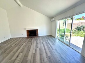 2362 Iroquois Ave in Placentia, CA - Foto de edificio - Building Photo