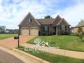 10394 Redmond Cir N in Cordova, TN - Foto de edificio - Building Photo