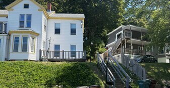 15 Atlantic Ave, Unit 1stFloor in Amesbury, MA - Building Photo