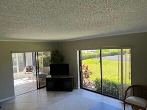 3215 S Lakeview Cir in Fort Pierce, FL - Building Photo - Building Photo