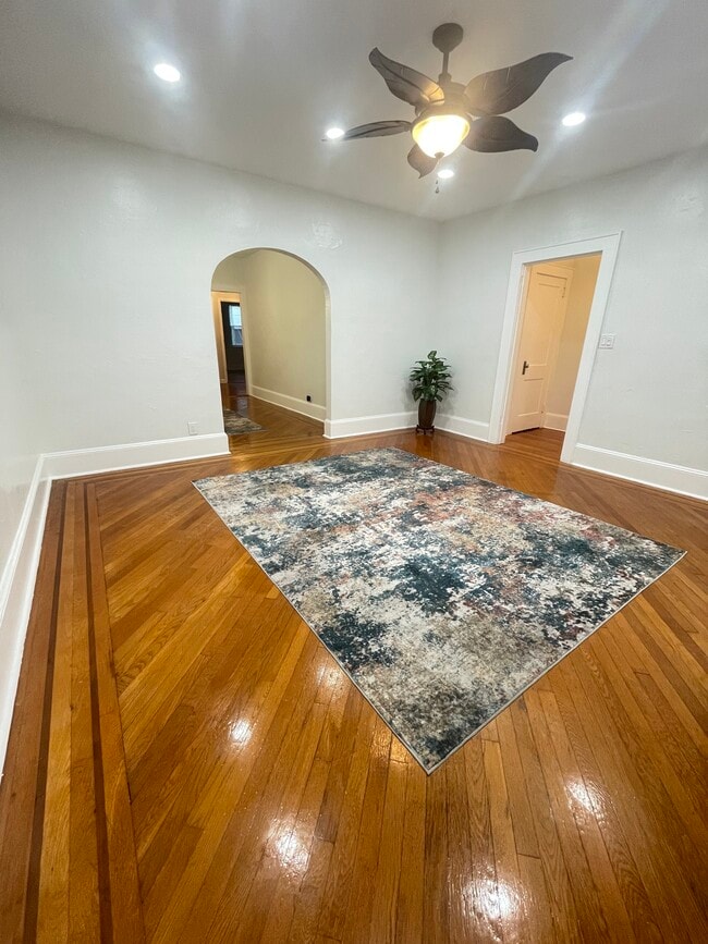 222 Castleton Ave, Unit 1 in Staten Island, NY - Foto de edificio - Building Photo