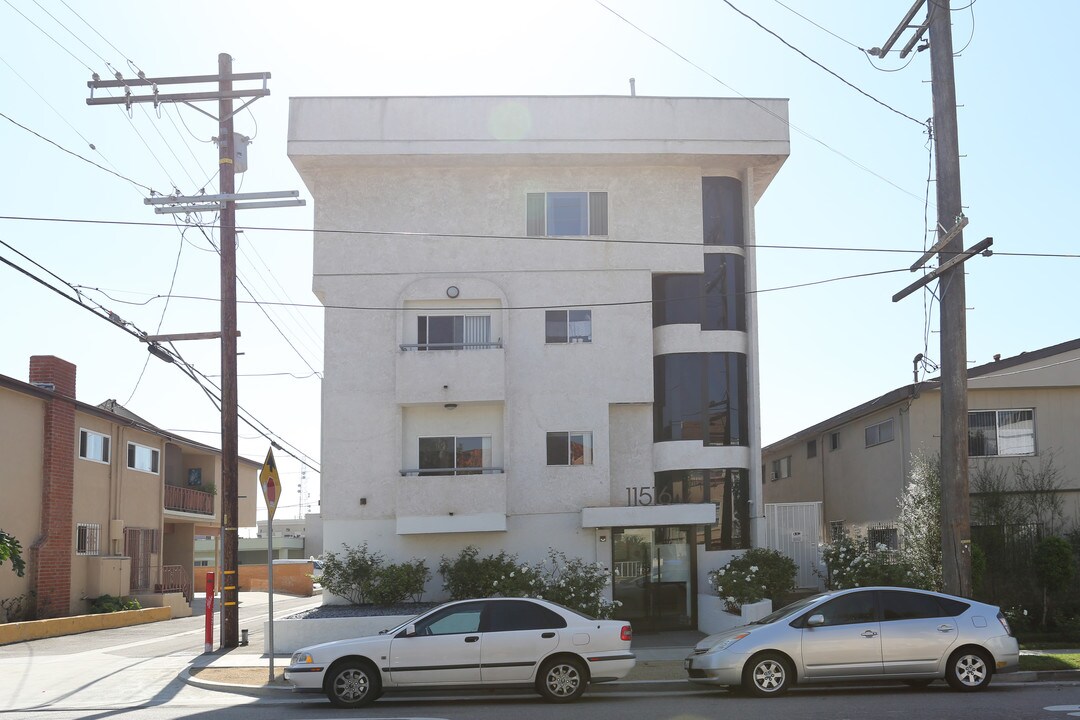 11516 Ohio Ave in Los Angeles, CA - Building Photo